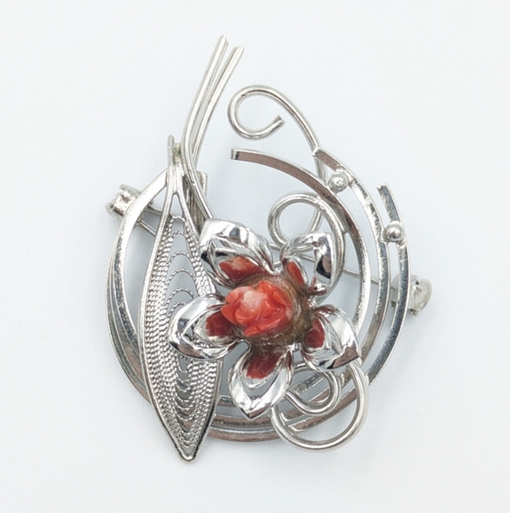 Vintage carved red coral and silver tone metal work brooch pin - Picture 4 of 6